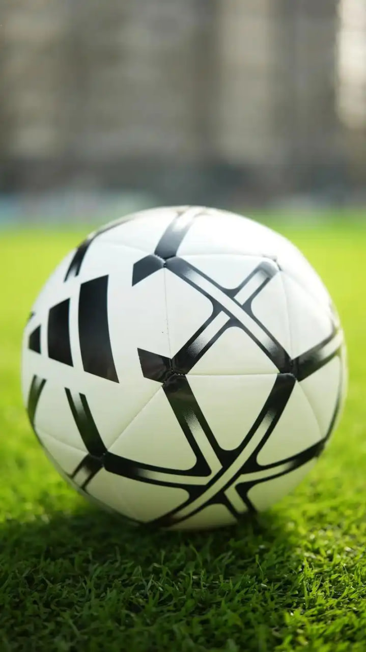 资深球迷实时追踪多场比赛